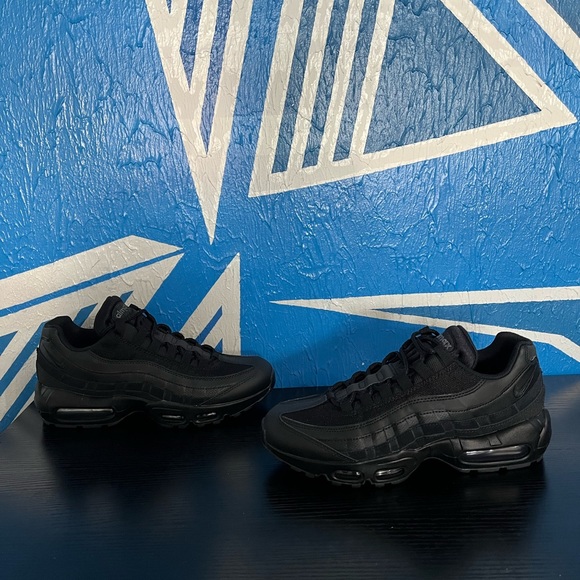 nike air max 95 essential triple black